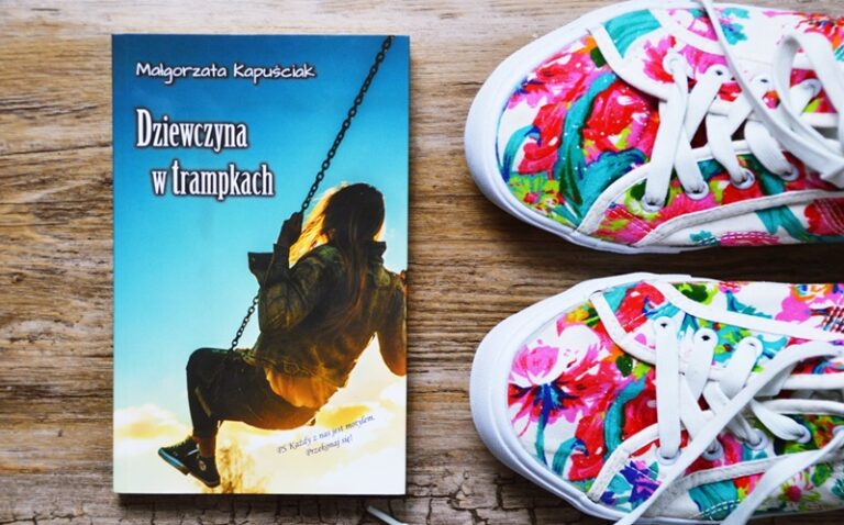 Dziewczyna w trampkach zmienia stereotyp dotyczący kobiet sukcesu. Kim jest Małgorzata Kapuściak?