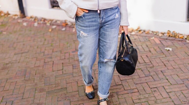 Z czym nosić boyfriend jeans? Porady na sezon 2025/26