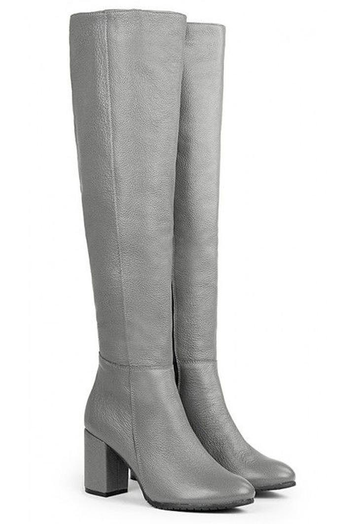 Sezonowe stylizacje z szarymi butami