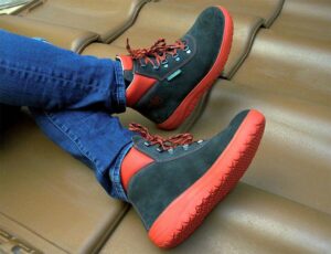 Jakie buty na dach wybrać, aby czuć się bezpiecznie i komfortowo?