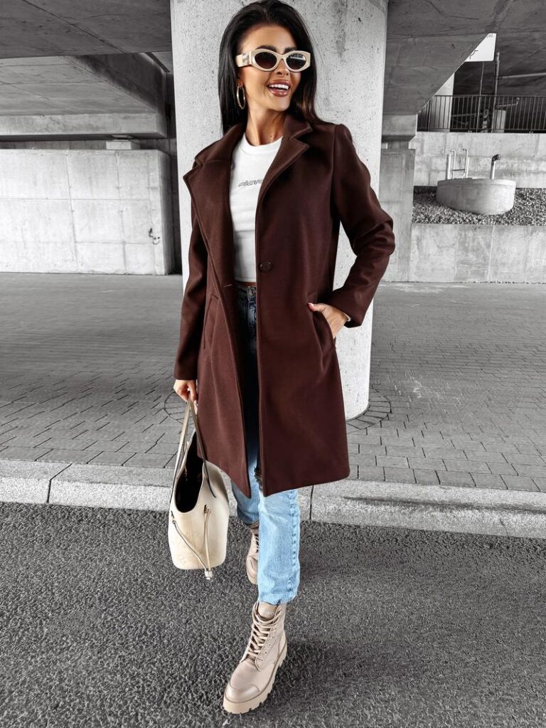 Modne zestawienia: jaki płaszcz idealnie skomponuje się ze spódnicą midi?