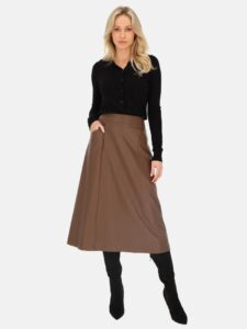 Idealne bluzki do spódnicy trapezowej – jak stworzyć stylowy zestaw?