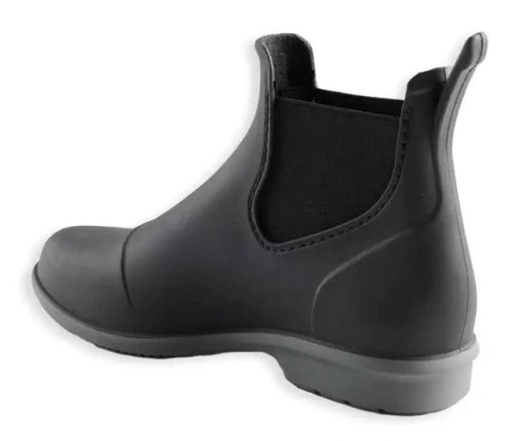 Jakie buty do jazdy samochodem wybrać, by zapewnić sobie komfort i bezpieczeństwo?