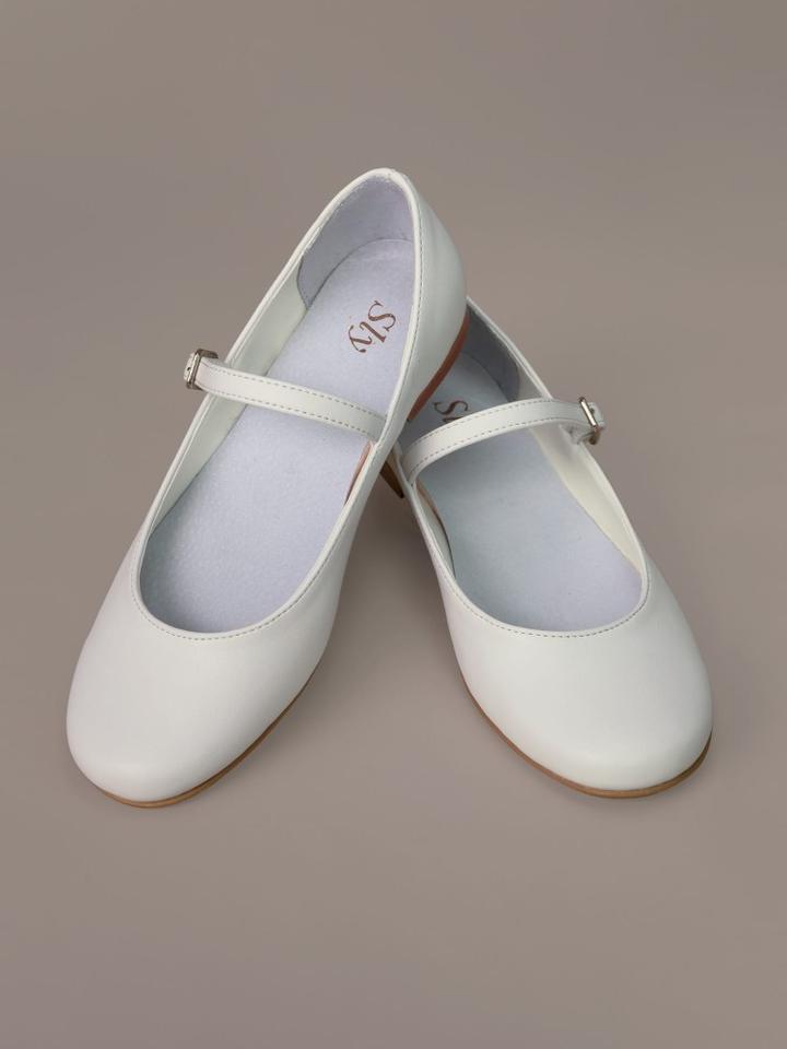 Kolory butów do sukienki ecru