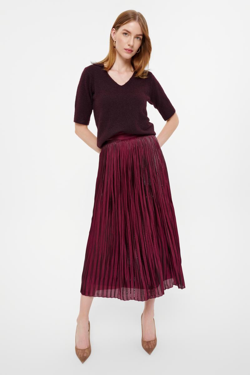 Stylizacje z plisowaną spódnicą