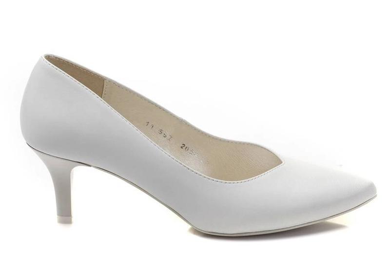 Jakie Buty Pasują do Sukienki Ecru? Oto Najlepsze Kolory!