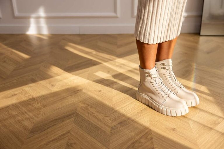 Idealne buty do popielatej sukienki – sprawdź nasze propozycje!