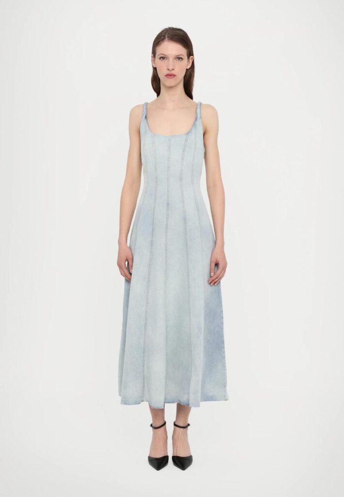 Jakie buty pasują do jasnoniebieskiej sukienki? Oto modne propozycje!