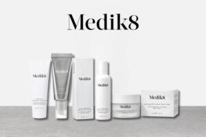 Odkryj, w jakie kosmetyki warto zainwestować, aby cieszyć się piękną skórą