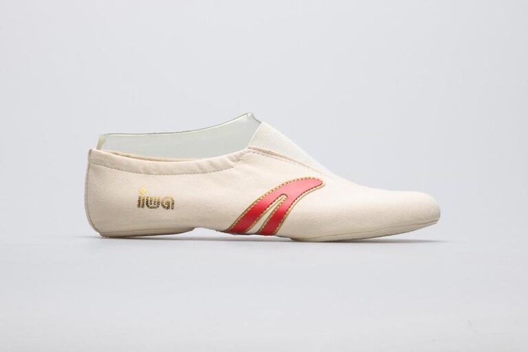 Zanurz się w świat szycia: Jak uszyć idealne baletki krok po kroku